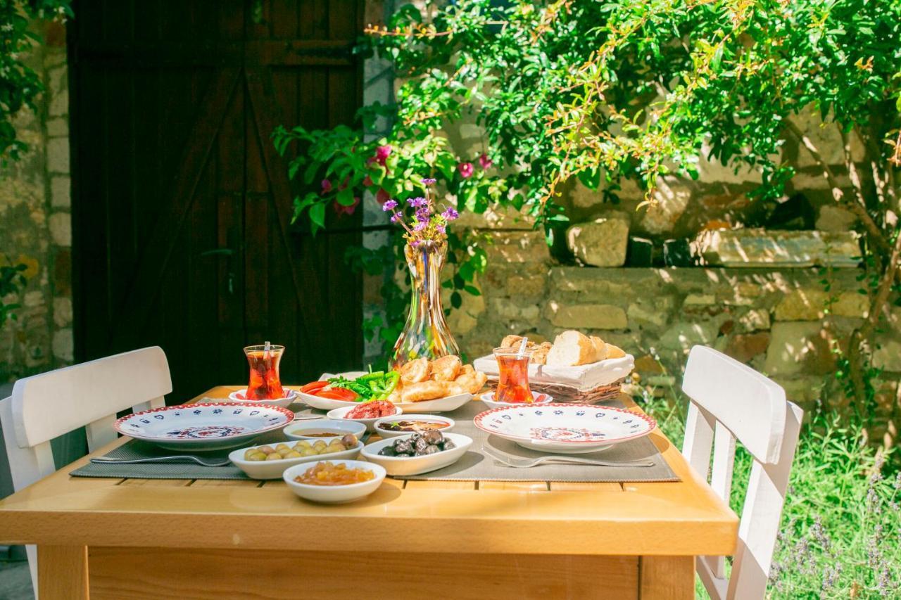 Annemin Harabesi Otel Çeşme Exterior foto